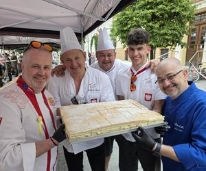 To najdłuższa kremówka w Polsce. 14 tysięcy porcji zniknęło w mig!