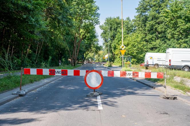  Nawałnica uszkodziła most na Siewnej w Łodzi.