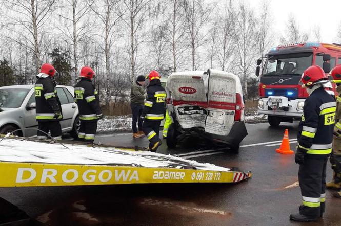 Groźny wypadek na DK 25 pod Bydgoszczą! Cztery osoby trafiły do szpitala! [ZDJĘCIA]