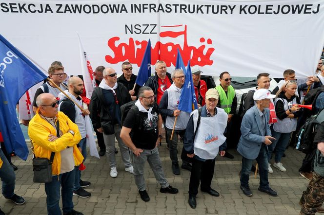 Protest związków zawodowych PKP Cargo i Poczty Polskiej w Warszawie