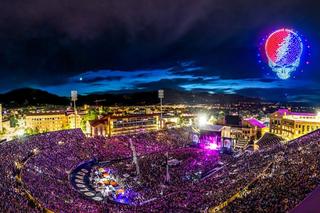 Piękny pokaz dronów na koncercie. To trzeba zobaczyć!