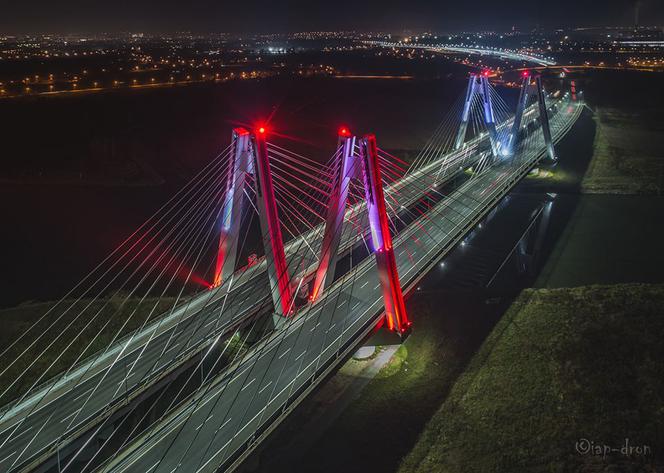 Kraków niczym Las Vegas. Takich zdjęć nocnego miasta jeszcze nie widziałeś!
