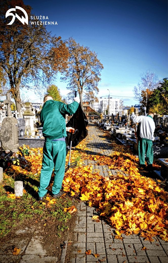„Pamięć, szacunek, resocjalizacja” – więźniowie posprzątali na Cmentarzu Centralnym w Siedlcach