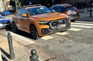 Dramat na przejściu na Ochocie. Wielkie audi zmiotło staruszkę