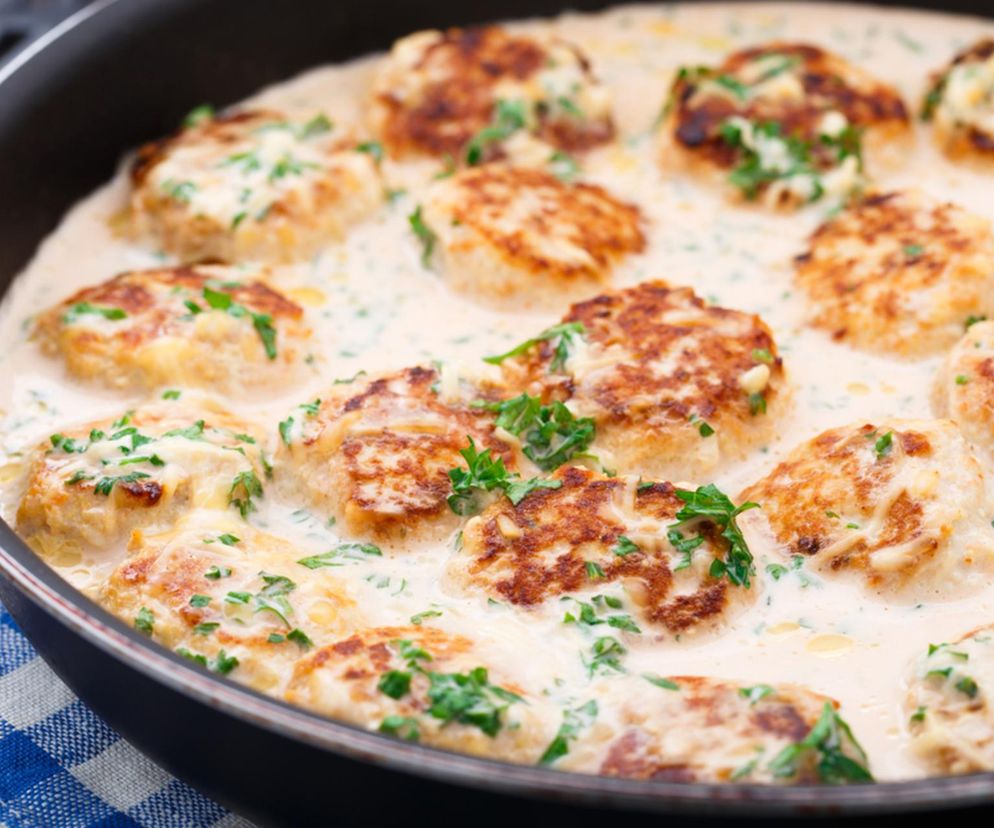 Włoski sposób na aromatyczne pulpeciki. Ten sos robi robotę