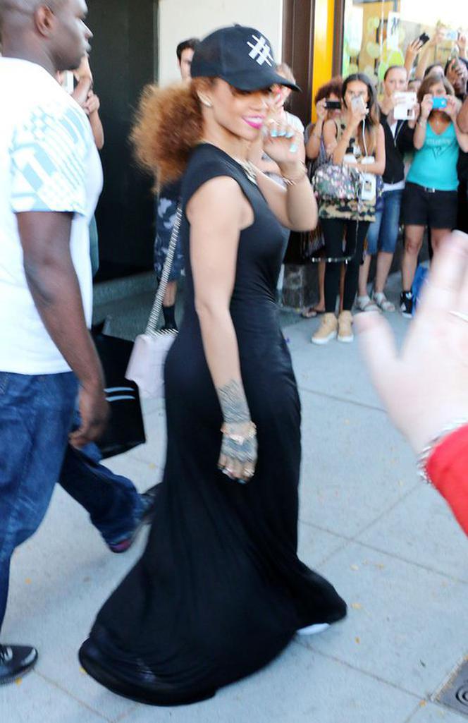 Rihanna w długiej sukni