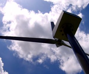 Mała elektrownia wiatrowa - czy warto inwestować? Fakty i mity na temat wiatraków przydomowych