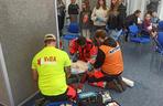 Przekazanie nowego sprzętu do nauki pierwszej pomocy dla Szkoły Podstawowej nr 18 w Olsztynie