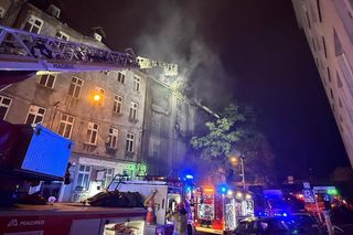 Pożar w Katowicach. Ogień trawił kamienicę przy ul. Francuskiej. Ewakuacja mieszkańców