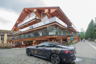 Na tarasach złote jacuzzi, saunę wypełni powietrze sprzed 16 milionów lat, a włączniki światła są złote. Nowy hotel  w Zakopanem