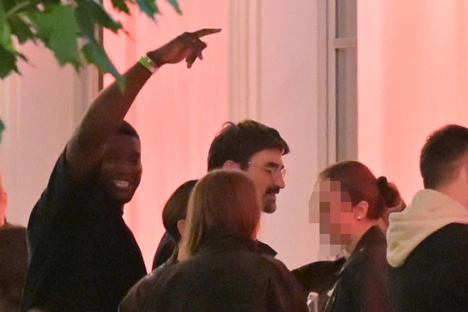 Niezła bibka Afryka Express. Obejrzeli razem odcinek, a potem poszli w tango. Iwan wyszedł ostatni