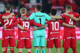 Widzew walczy o przedłużenie serii, a Korona o powrót do zwycięstw. Kto wyjdzie zwycięsko z tego starcia?