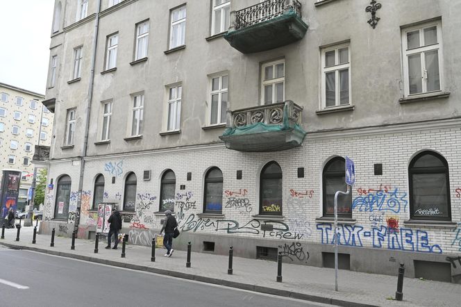 „To co robi miasto, to skandal”. Warszawa sprzedaje zabytkową kamienicę w centrum za grube miliony