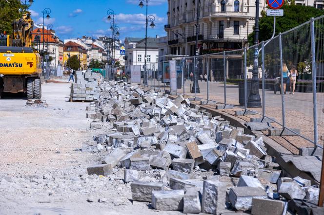 Remont nawierzchni Krakowskiego Przedmieścia w Warszawie w 2024 r.