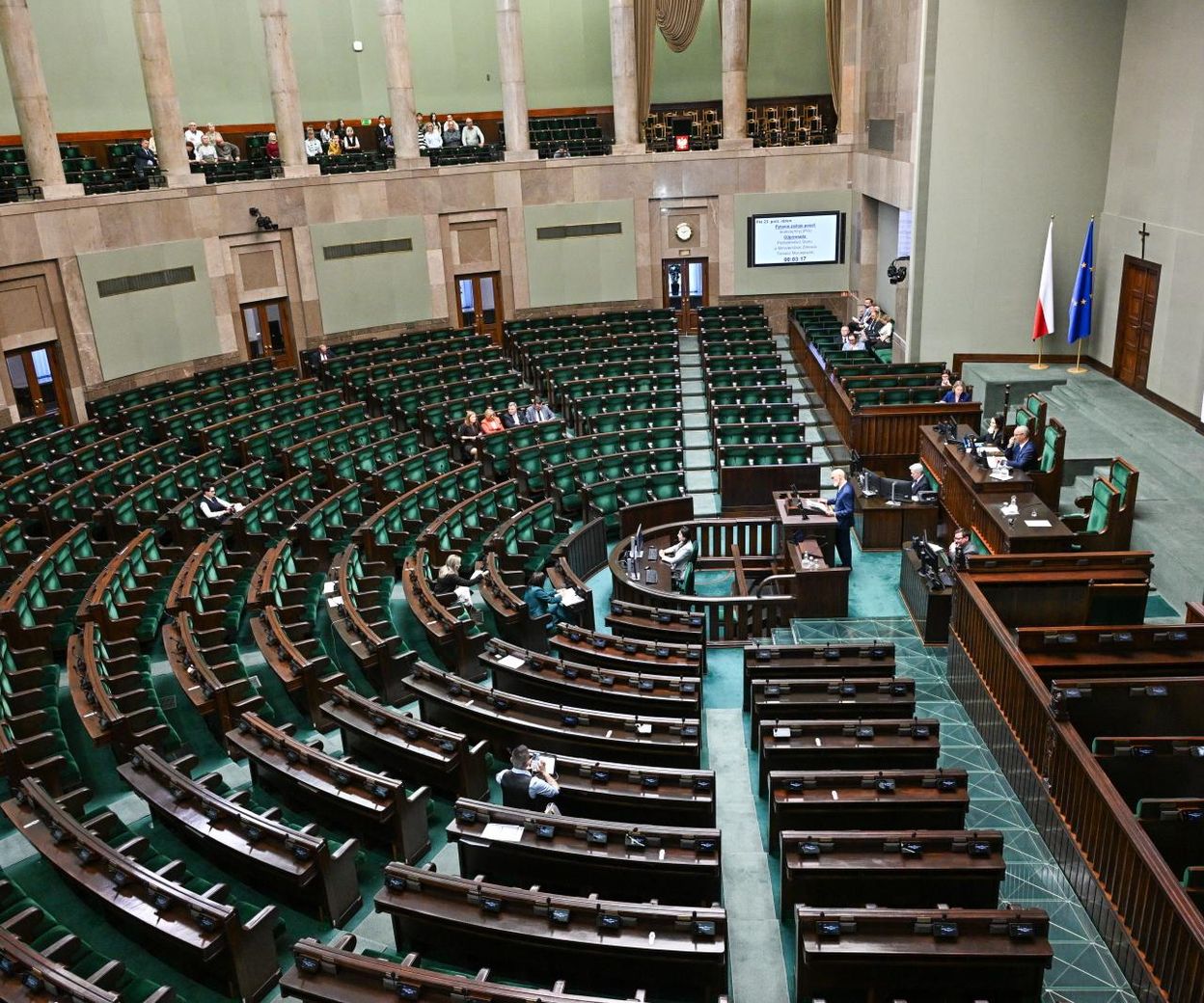 Sejm zakazał łańcuchów dla psów! Kaczyński zaskoczył głosem, PiS podzielony