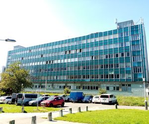 O tym budynku wśród studentów krążyły legendy. Teraz 40-letni gmach UW czeka rozbiórka