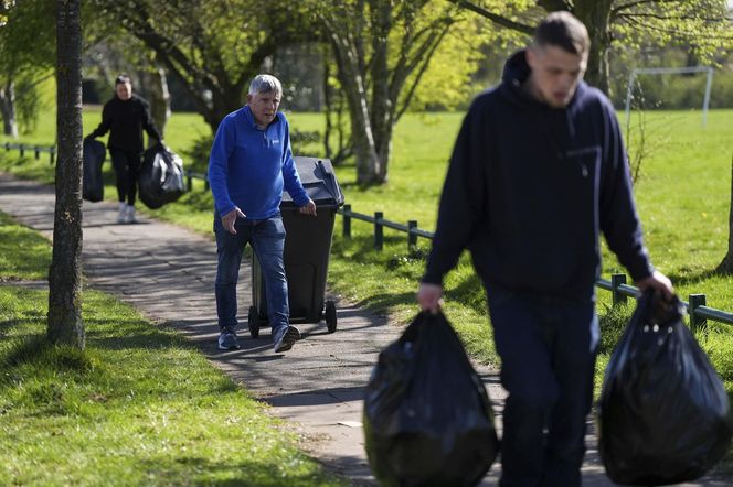 W. Brytania/ W Birmingham od miesiąca strajkują pracownicy wywożący śmieci, na ulicach "szczury wielkości kota"