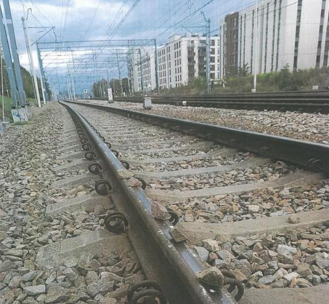 Zabawa mogła się źle skończyć. Ukraińscy nastolatkowie układali kamienie na torach