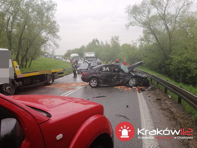 Koszmarny wypadek na obwodnicy Krakowa. Wśród rannych małe dziecko, lądował śmigłowiec