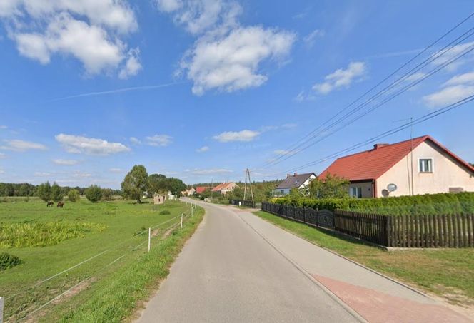   To jedno z nielicznych takich miejsc na Mazurach. Drewniany kościółek z XVII wieku robi wrażenie!