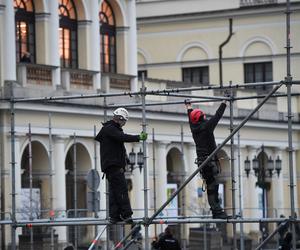 Finał WOŚP 2023. Budowa sceny w Warszawie