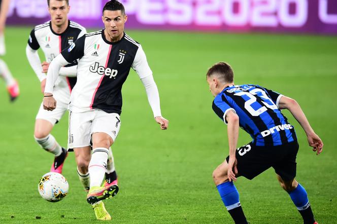 Cristiano Ronaldo POKONAŁ Leo Messiego! Przekroczył tę barierę jako pierwszy w historii