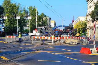 Poranny armagedon na Grabiszyńskiej we Wrocławiu. Ludzie jadą do pracy i szkoły, a tu remonty