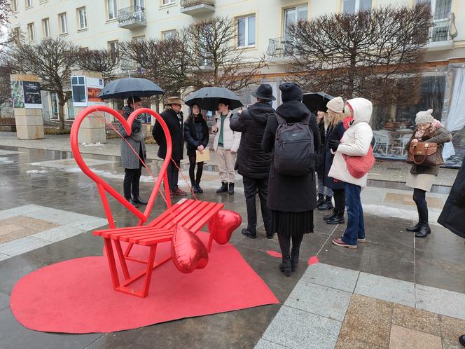 Walentynkowa rzeźba na Placu Artystów w Kielcach