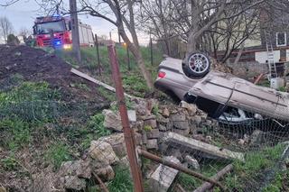 Dąbrowa Górnicza: Auto dachowało na prywatnej posesji