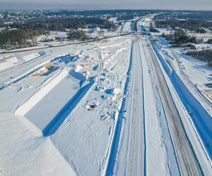 Autostrada A2 do Siedlec z lotu ptaka w ziomowej scenerii 