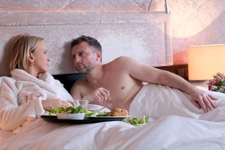 	M jak miłość odc. 1870. Dorota (Iwona Rejzner), Bartek (Arkadiusz Smoleński)