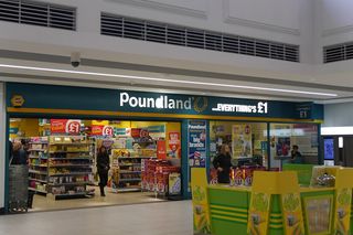 Seria likwidacji popularnych dyskontów