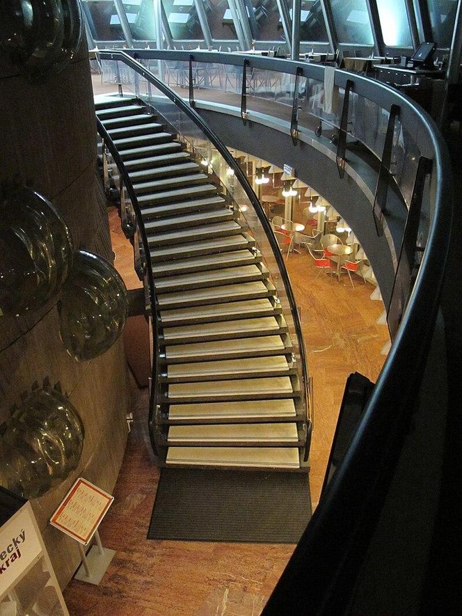 Ještěd, futurystyczny hotel i nadajnik telewizyjny