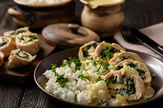 Roladki drobiowe z mozzarellą w sosie
