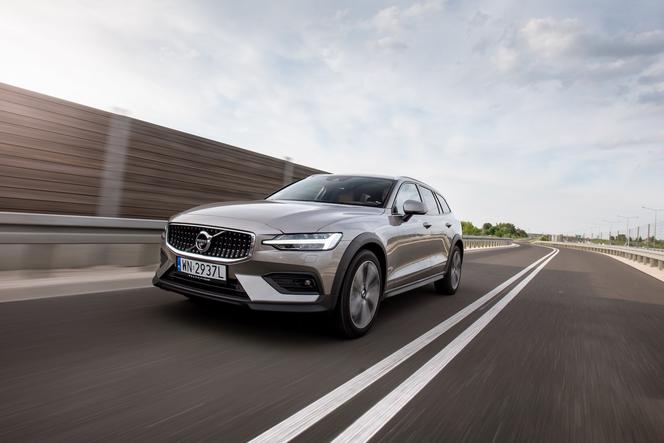 TEST wszechstronnego kombi Volvo V60 D4 AWD Cross Country Pro