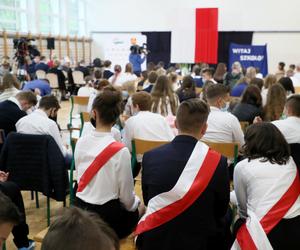 O której godzinie jest rozpoczęcie roku szkolnego 2022/2023? Ile trwa apel? [GODZINA]