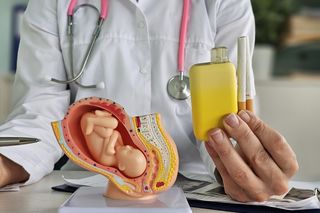 Palenie w ciąży zwiększa ryzyko tego nowotworu u dziecka. Choroba dotyka chłopców