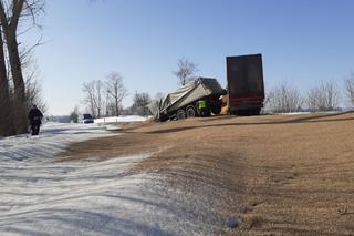 Kukowo. Śmiertelny wypadek na DK 65. Nie żyje kierowca ciężarówki. Trasa jest zablokowana