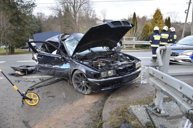 WYPADEK w Siemiechowie. Kierował 18-latek. Jego rówieśnik poważnie ranny