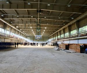 Prudnik szykuje się do przetargu na odbudowę zniszczonej przez powódź hali sportowej „Obuwnik”. 