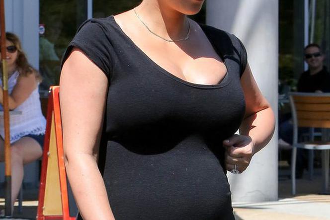 Kim Kardashian w czarnej sukience