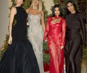 Kim Kardashian wyda milion dolarów na prezenty dla dzieci! Bajeczne Święta w rezydencji gwiazdy przyjaciel rodziny ujawnia ze wyda az tyle na 4 dzieci