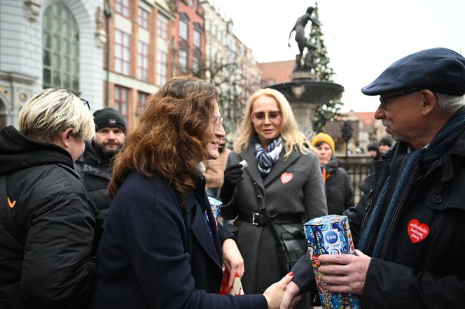 Gdańsk. Prezydent Gdańska Aleksandra Dulkiewicz kwestuje w ramach 33. Finału Wielkiej Orkiestry Świątecznej Pomocy