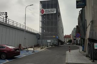 Katowice się poddały. Parking automatyczny na Tylnej Mariackiej będzie tańszy. Zniżka na Strefę Kultury