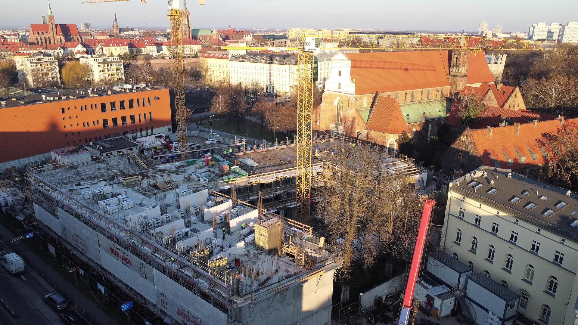 Budowa apartamentowca Bernardyńska
