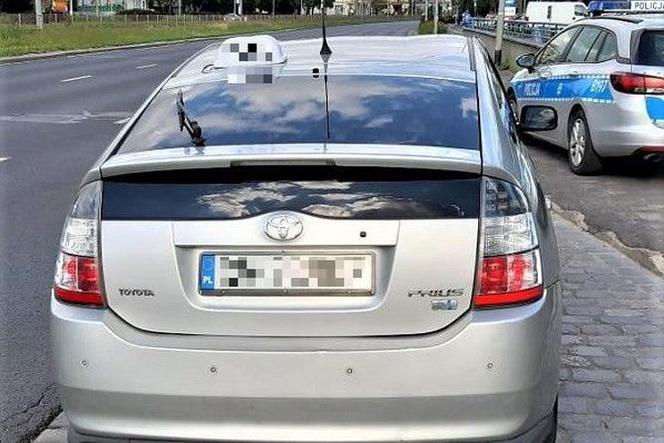 Taksówkarz z Wrocławia kupił prawo jazdy przez internet