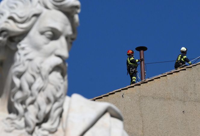 Przygotowania do konklawe 2025 w Kaplicy Sykstyńskiej