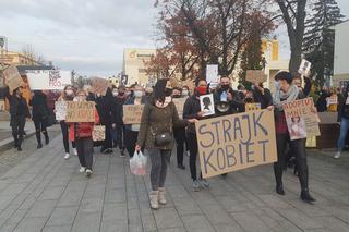 Strajk kobiet: „Chciałabym dokonać aborcji rządu”. Bełchatowianki OSTRO na ulicach miasta!