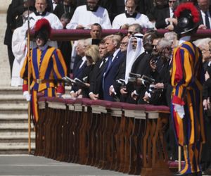 Gafy polityków na pogrzebie papieża Franciszka! Telefony i stroje