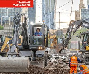 Ruszyły prace na placu Zawiszy. Wszystko rozpkopane, komunikacja na objazdach